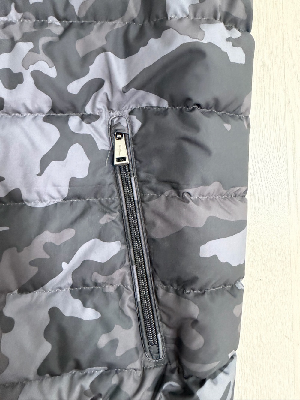 Polo Ralph Lauren, Men's Gray and Black Camouflage Quilted Vest-EUC, XXL - Picture 4 of 5